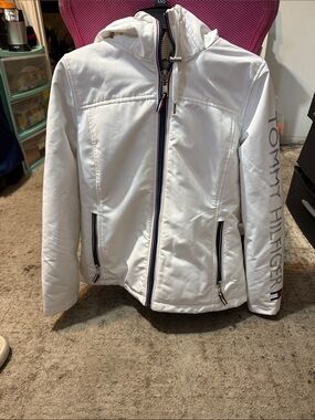 Tommy Hilfiger White Hooded Puffer Jacket with Logo Sleeve
